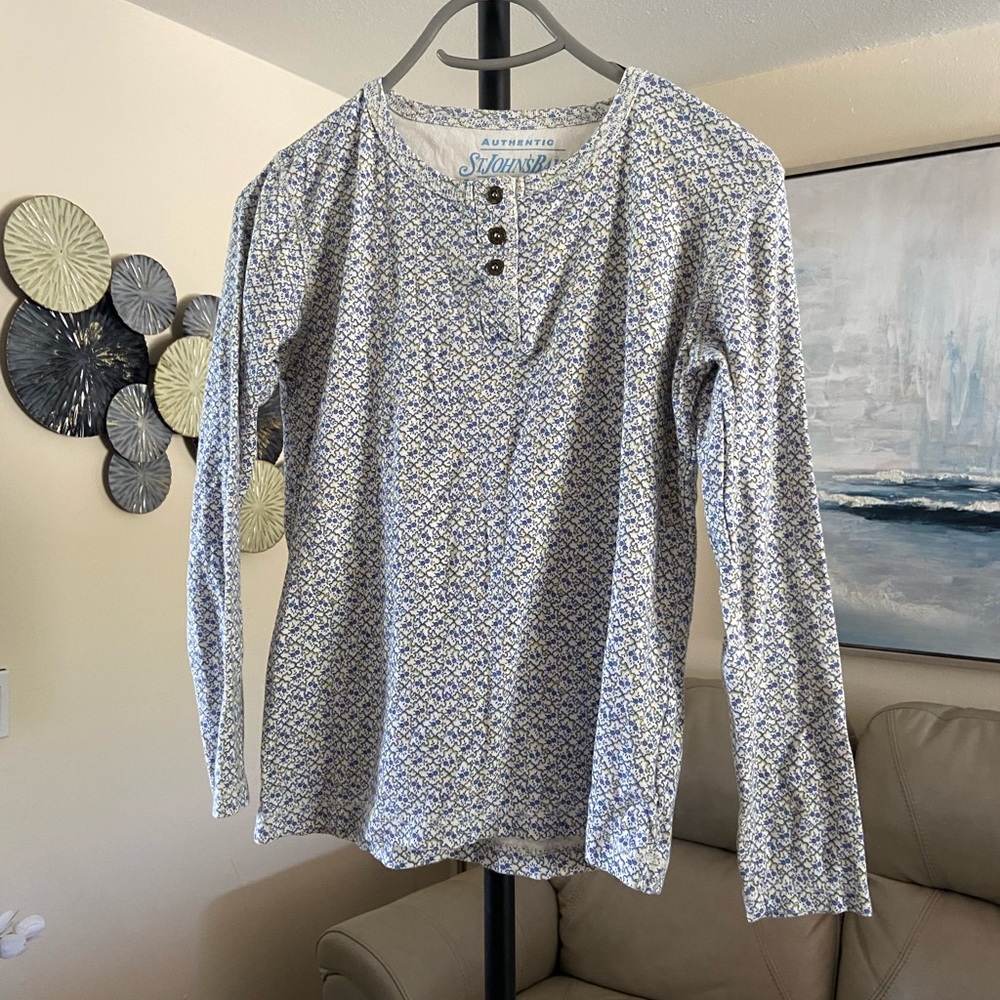 White Patterned St. John’s Bay Women’s Long Sleeve Blouse (S)